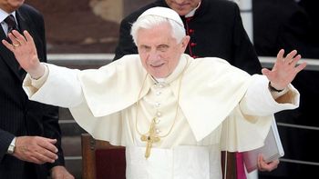 el papa visito y perdono a su ex mayordomo preso