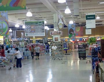 Robó cerveza y ropa en un súper: marche preso