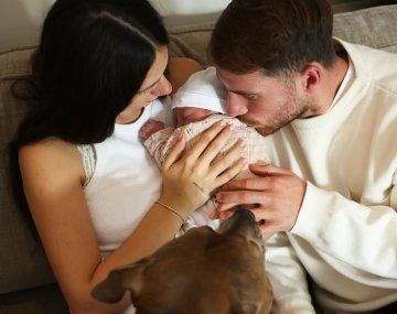 Alexis Mac Allister y Ailén Cova ya disfrutan de su hija Alaia.