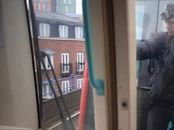 Trikkstar colgando de un tren Trikkstar colgando de un tren