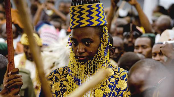 El rey Oyo Nyimba Kabamba Iguru Rukidi IV, monarca del reino de Tooro, durante la celebración de su 18vo cumpleaños en Uganda. Foto: AP. El rey Oyo Nyimba Kabamba Iguru Rukidi IV, monarca del reino de Tooro, durante la celebración de su 18vo cumpleaños en Uganda. Foto: AP.