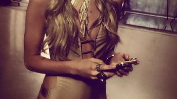 mira la sensual produccion de cande ruggeri en malla enteriza mira la sensual produccion de cande ruggeri en malla enteriza