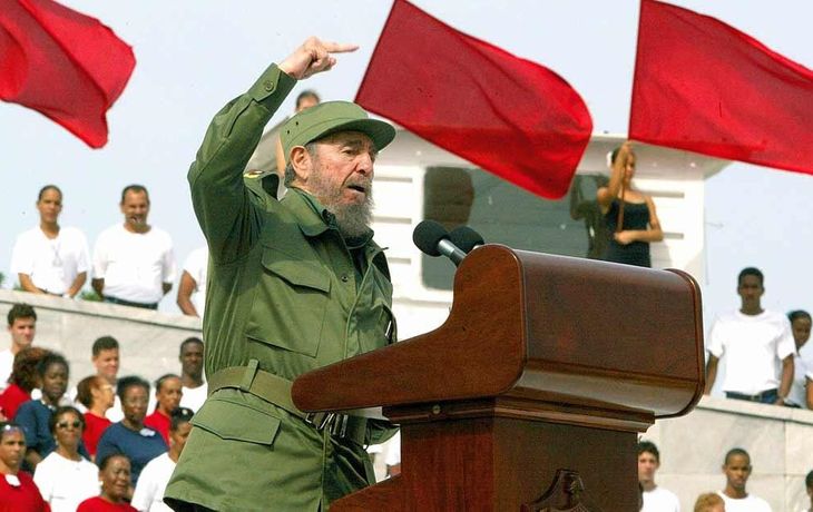 Fidel Castro en 2003 dando un encendido discurso