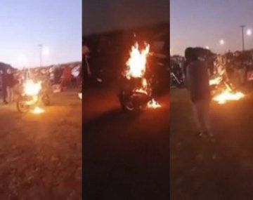 Los fans de El Noba prendieron fuego una moto en su honor