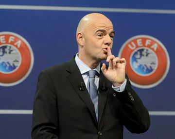 {altText(El suizo quiere patear el tablero dentro de nueve años,La Policía investiga: ¿la UEFA está involucrada en los #PanamaPapers?)}