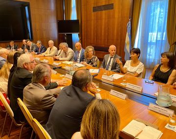 Mercedes Marcó del Pont con empresarios en la AFIP