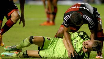 el terrible rodillazo de tevez que le fracturo la mandibula al arquero de newells el terrible rodillazo de tevez que le fracturo la mandibula al arquero de newells