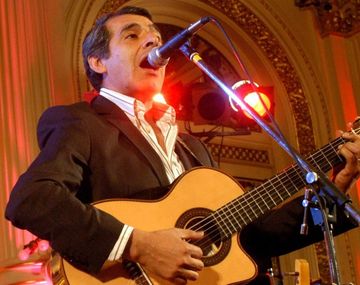 798px-Peteco_Carabajal_-_Argentina_-_En_Casa_Rosada_-_5AGO05_-presidenciagovar_(2)