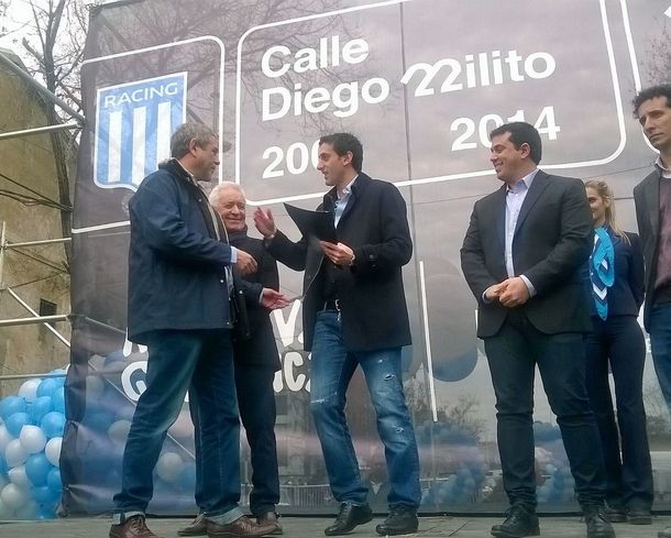 Diego Milito, el ídolo de Racing que desde hoy tiene una calle con su nombre
