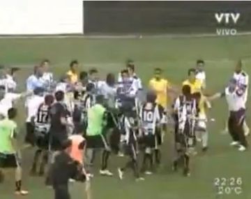 Una nueva batalla campal en el fútbol sudamericano