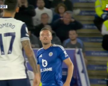 El picante cruce entre Cuti Romero y Jamie Vardy en la Premier League