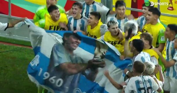 Diego eterno: la Selección Sub-17 festejó el pase a cuartos recordando a Maradona