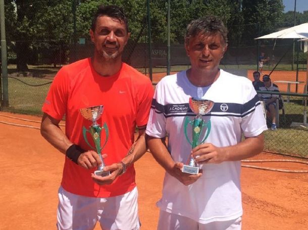 El ex defensor italiano junto a su entrenador y actual pareja de dobles