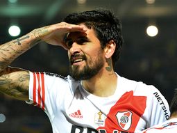 lucho gonzalez volvio a convertirle a boca tras 10 anos lucho gonzalez volvio a convertirle a boca tras 10 anos