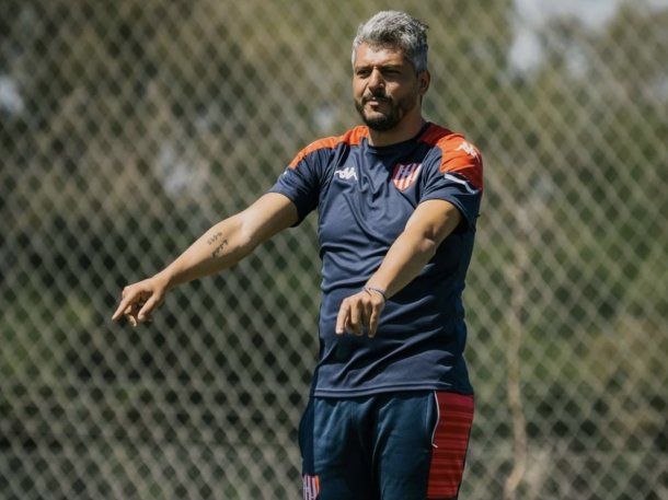 El DT de Unión contrajo covid y es baja en el partido contra Boca