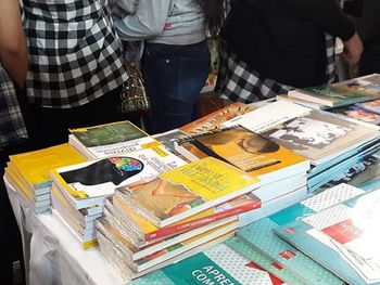 Neuquén: un colegio religioso se retiró de la presentación de un libro de amor lésbico