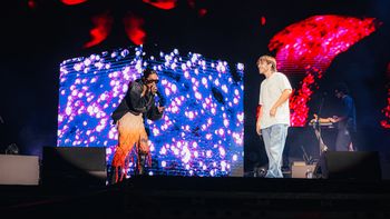 Paulo Londra arrasó en Lollapalooza: cantó con María Becerra e hizo vibrar a 100 mil personas Paulo Londra arrasó en Lollapalooza: cantó con María Becerra e hizo vibrar a 100 mil personas