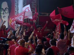 rousseff logro la reeleccion con el 51,64% de los votos rousseff logro la reeleccion con el 51,64% de los votos