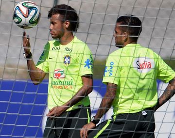 Neymar y Dani Alves se tiñeron el pelo para enfrentar a México: mirá el nuevo look