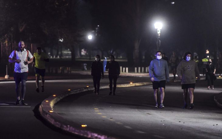 Menos gente, más orden y mucho control: así fue la vuelta de los runners a los parques de la Ciudad