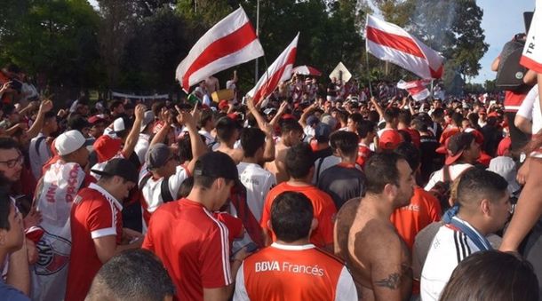 Los hinchas de River manifestarán su bronca con un banderazo en el Monumental