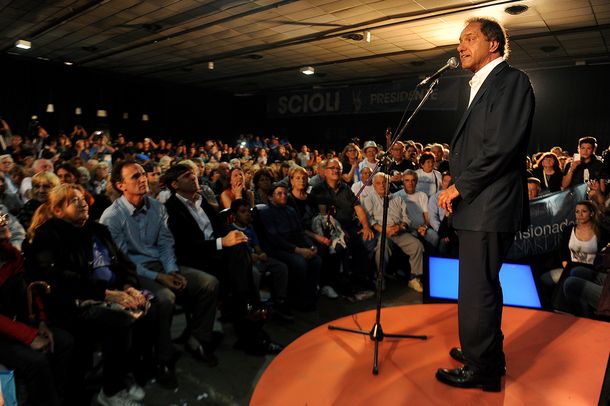 Scioli: Vayan el 22 de noviembre a decir nunca más al ajuste