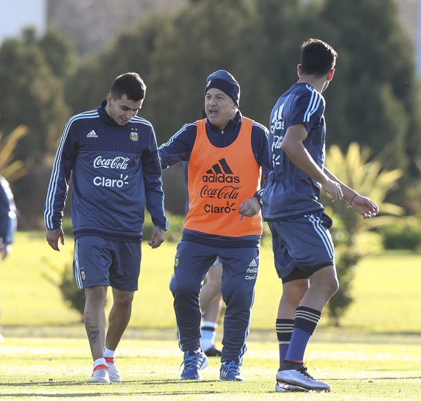 Entrenamiento de la diezmada Selección olímpica de fútbol