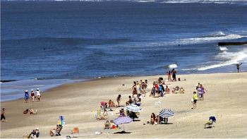 Entre octubre y diciembre del año pasado, ingresaron 899.000 personas por turismo al Uruguay y los ingresos de divisas por ese sector totalizaron 451 millones de dólares. Entre octubre y diciembre del año pasado, ingresaron 899.000 personas por turismo al Uruguay y los ingresos de divisas por ese sector totalizaron 451 millones de dólares.