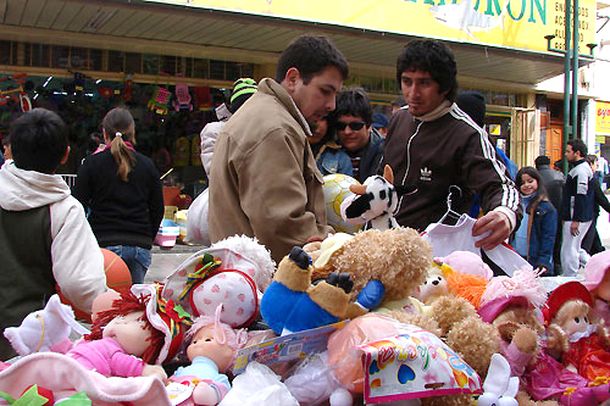 Piden una solución legal para los trabajadores de las ferias Saladitas