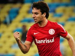 se complica la llegada de scocco a boca por su deseo de jugar en newells se complica la llegada de scocco a boca por su deseo de jugar en newells