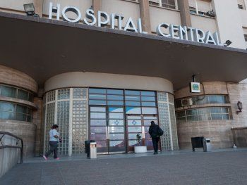 Murió un preso tras caer desde un tercer piso del Hospital Central de Mendoza durante un intento de fuga