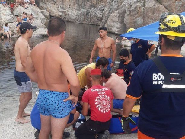 Tragedia en Córdoba: se tiró al agua y al volver a la costa murió