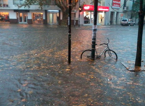 En La Plata, alertan a los vecinos de la tormenta por SMS