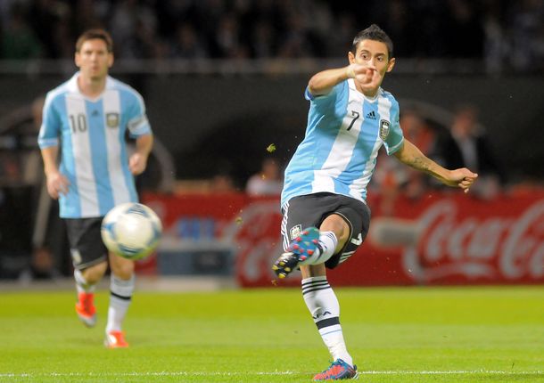 Argentina derrotó a Paraguay y es único puntero