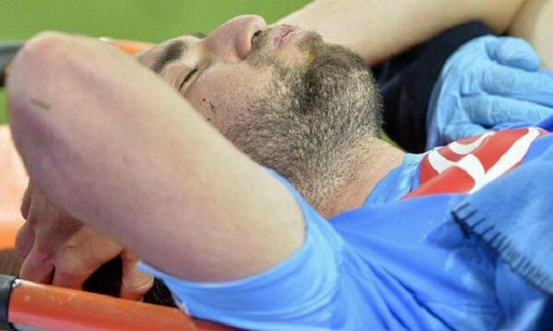 Alarma para Sabella: Higuaín salió en camilla por un fuerte golpe en Italia