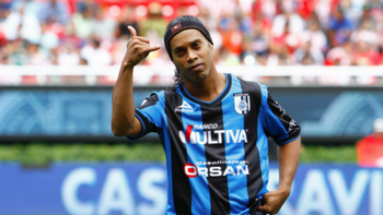 al mejor postor: ronaldinho anuncio su salida del queretaro y escucha ofertas al mejor postor: ronaldinho anuncio su salida del queretaro y escucha ofertas