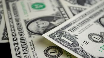 en los primeros seis meses, se compraron tantos dolares como en todo 2014 en los primeros seis meses, se compraron tantos dolares como en todo 2014