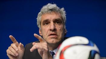 siguen abandonando el barco: renuncio el vocero de la fifa siguen abandonando el barco: renuncio el vocero de la fifa