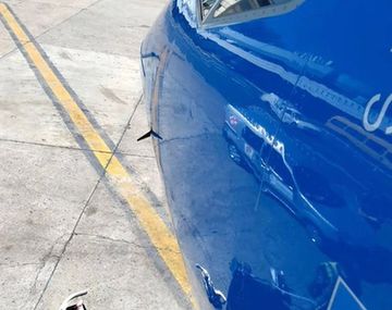 Así quedó la punta del avión tras el choque con el drone