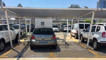 La escena da gracia, si no es tu auto La escena da gracia, si no es tu auto