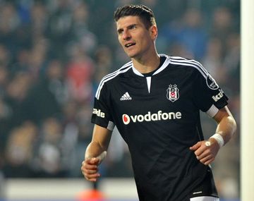 Estrella del fútbol mundial huye de Turquía: El motivo es únicamente político