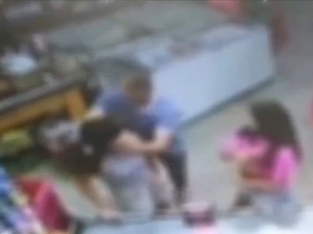VIDEO: así fue el ataque del dueño de un supermercado chino a dos nenas