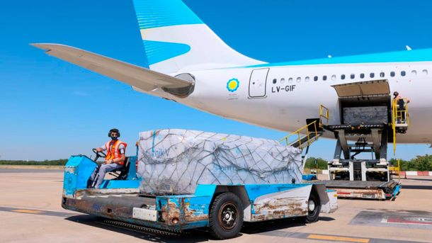 Parte el segundo vuelo de Aerolíneas Argentinas para traer más dosis de la vacuna Sputnik V