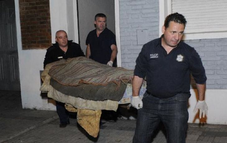 Buscaba a un gato perdido y halló dos cadáveres en una casa de La Plata