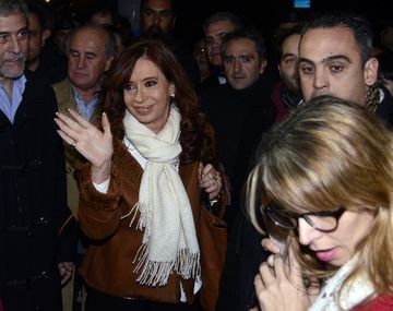 El kirchnerismo celebró la vuelta de CFK y pide que compita en 2017