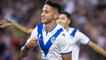 velez vencio a platense y sigue puntero e invicto en la zona a del torneo apertura velez vencio a platense y sigue puntero e invicto en la zona a del torneo apertura