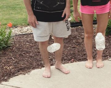 {altText(bottle flip challenge, el juego furor entre los chicos,#bottleflipchallenge, el nuevo juego que es furor entre los chicos)}