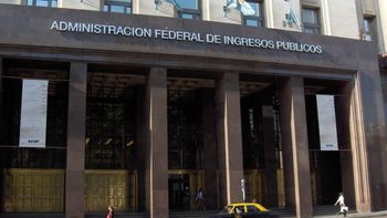 un fallo ordena a la afip permitir la compra de dolares un fallo ordena a la afip permitir la compra de dolares
