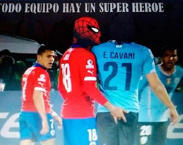Estallaron las redes: Los mejores memes del toqueteo a Cavani