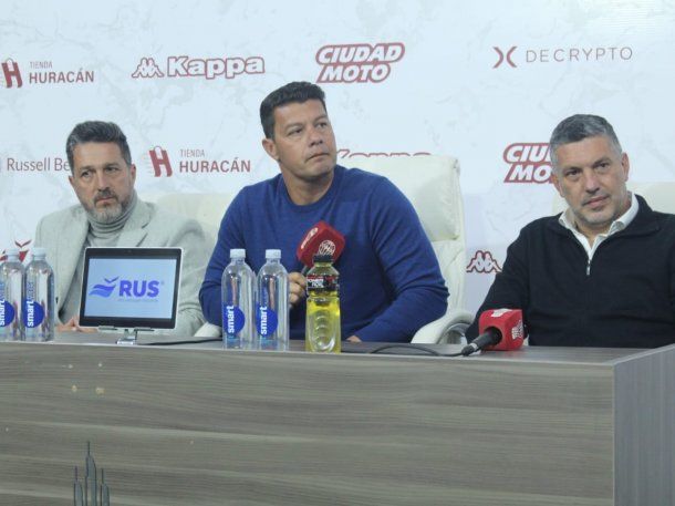 El presidente de Huracán habló de Battaglia: ¿le puso un plazo?